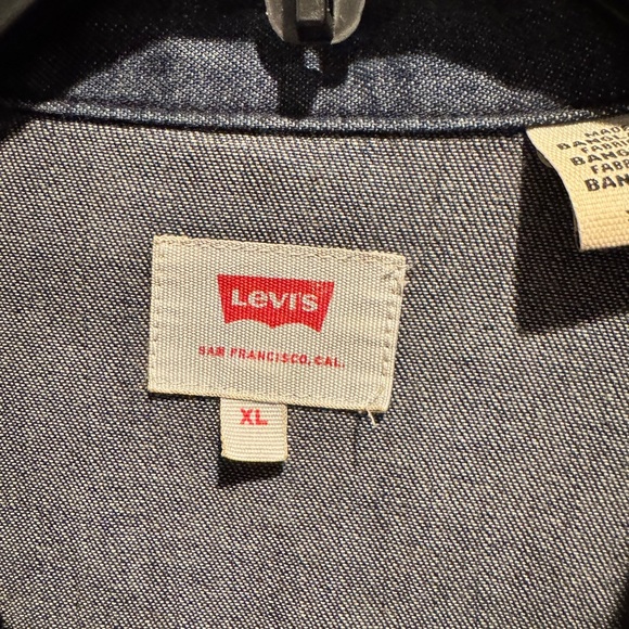 Levi's Denim pearl snap shirt - Picture 2 of 4